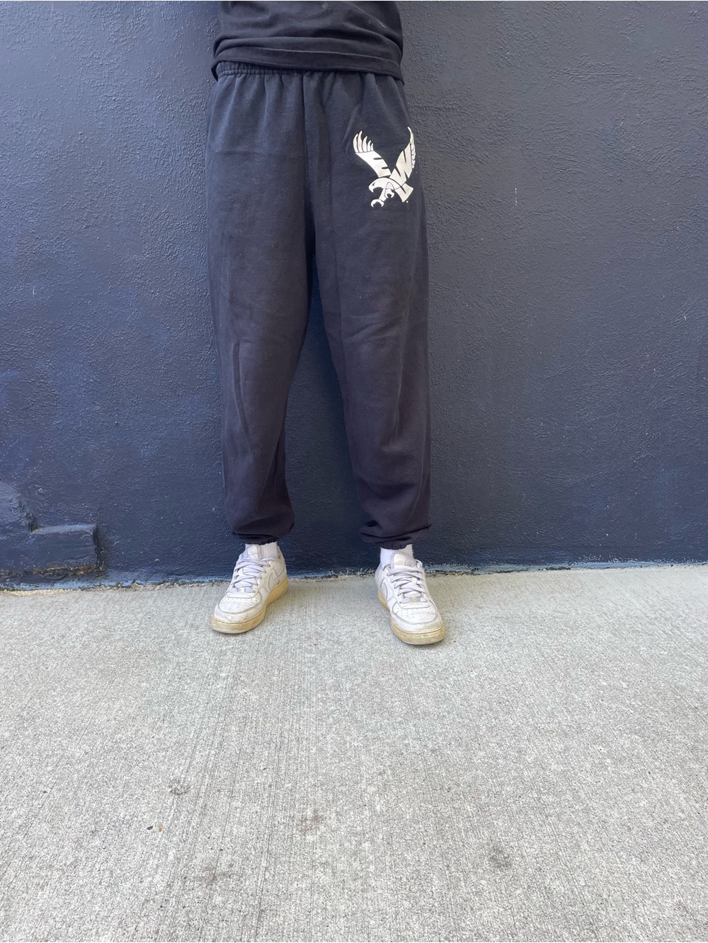 Baggy black Jerzees eagle sweatpants size medium